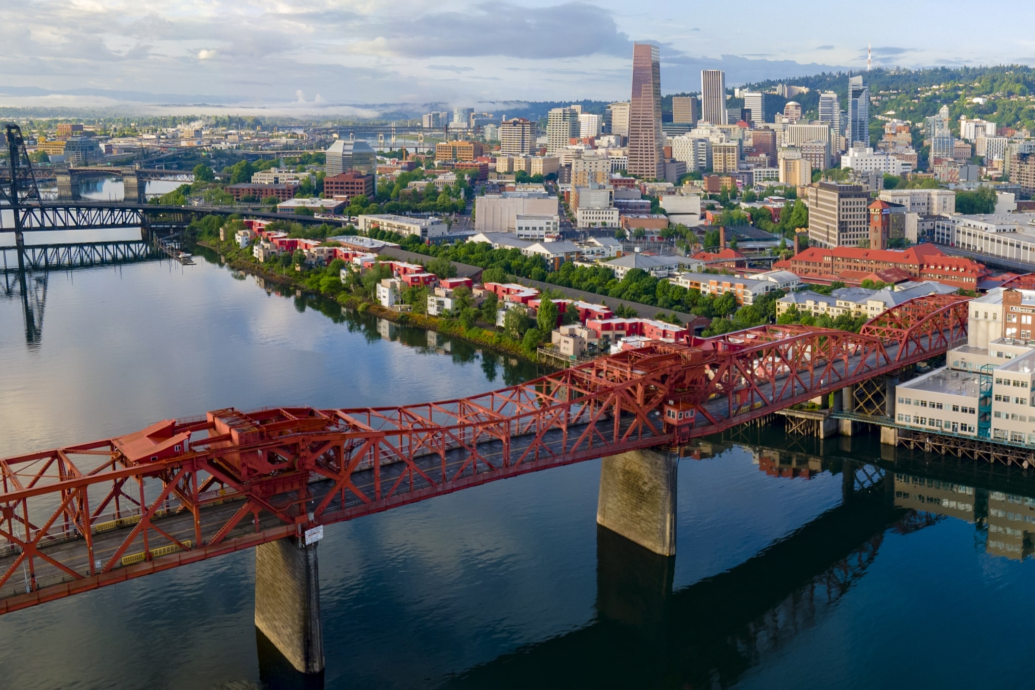 El centro de Portland y el puente de Broadway
