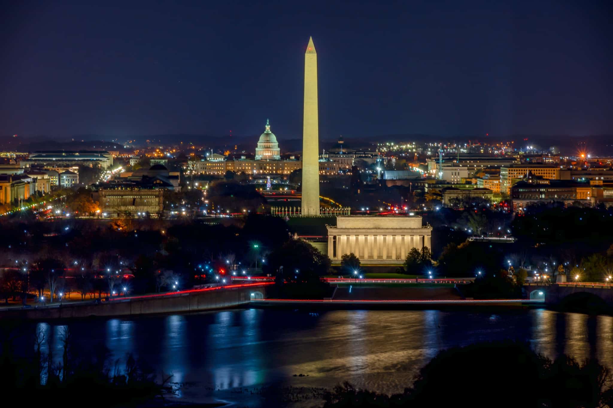 Vista aérea de Washington DC en la noche