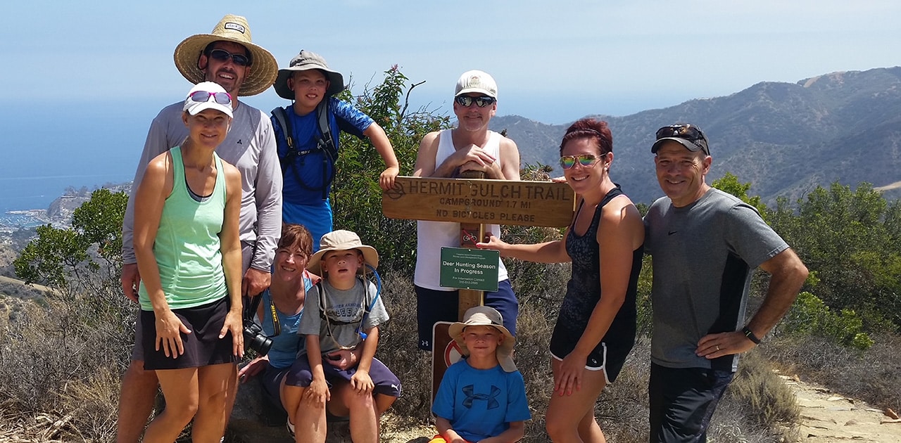 Grupo de personas en una ruta de senderismo