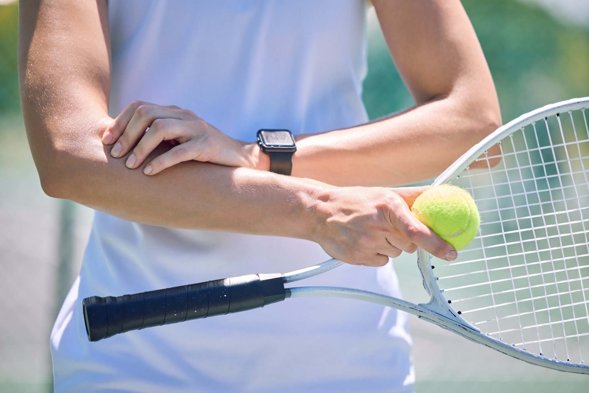 Man playing tennis with elbow pain